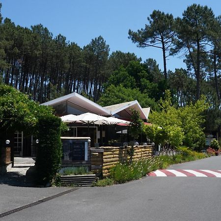 Village Vacances Les Chenes De Leon Exterior photo